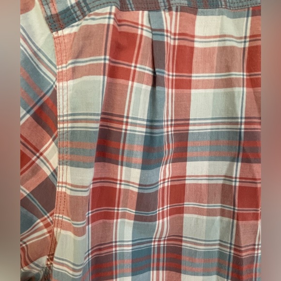 🔥💙LL BEAN Men’s L slightly fitted button up shirt. Like new and SO SOFT!! - Picture 3 of 5